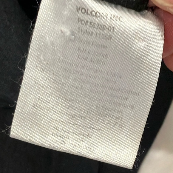 Volcom size medium Men's Black Premium Quality T-Shirt cotton blend - Picture 7 of 15